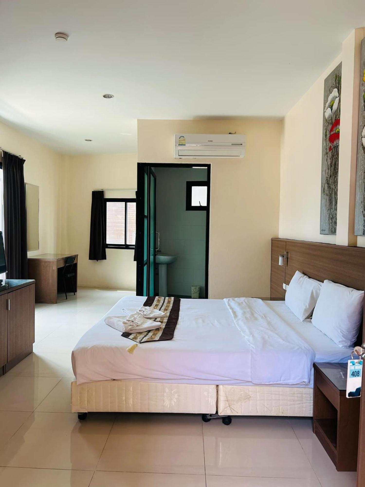 Royal Waves Hotel Patong Extérieur photo