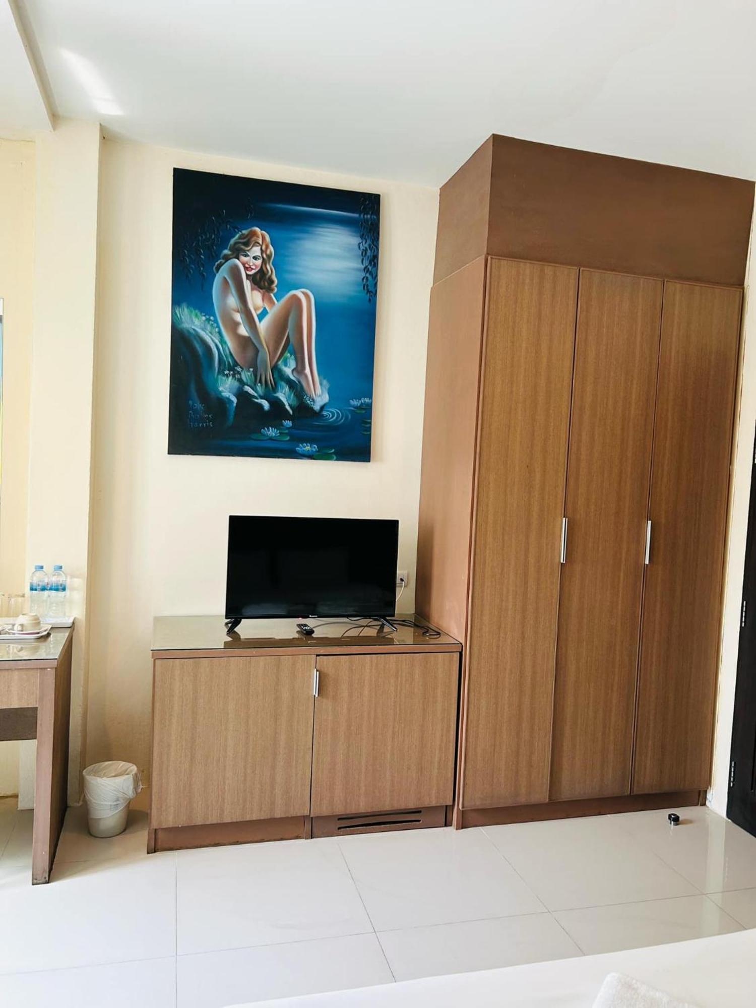 Royal Waves Hotel Patong Extérieur photo