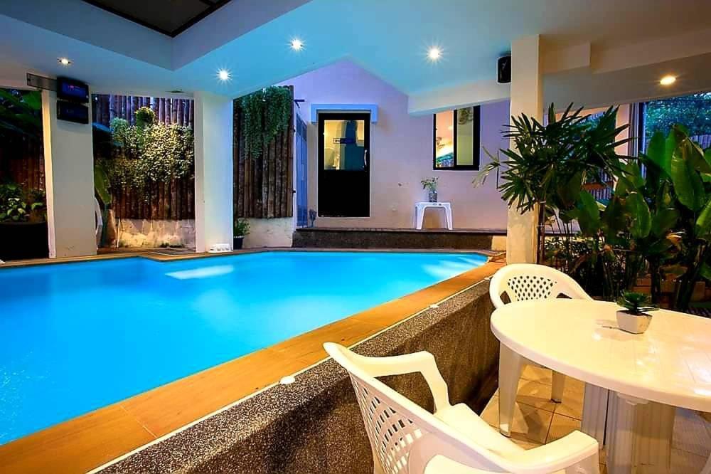 Royal Waves Hotel Patong Extérieur photo