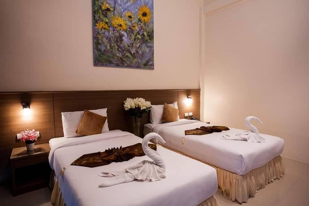 Royal Waves Hotel Patong Extérieur photo