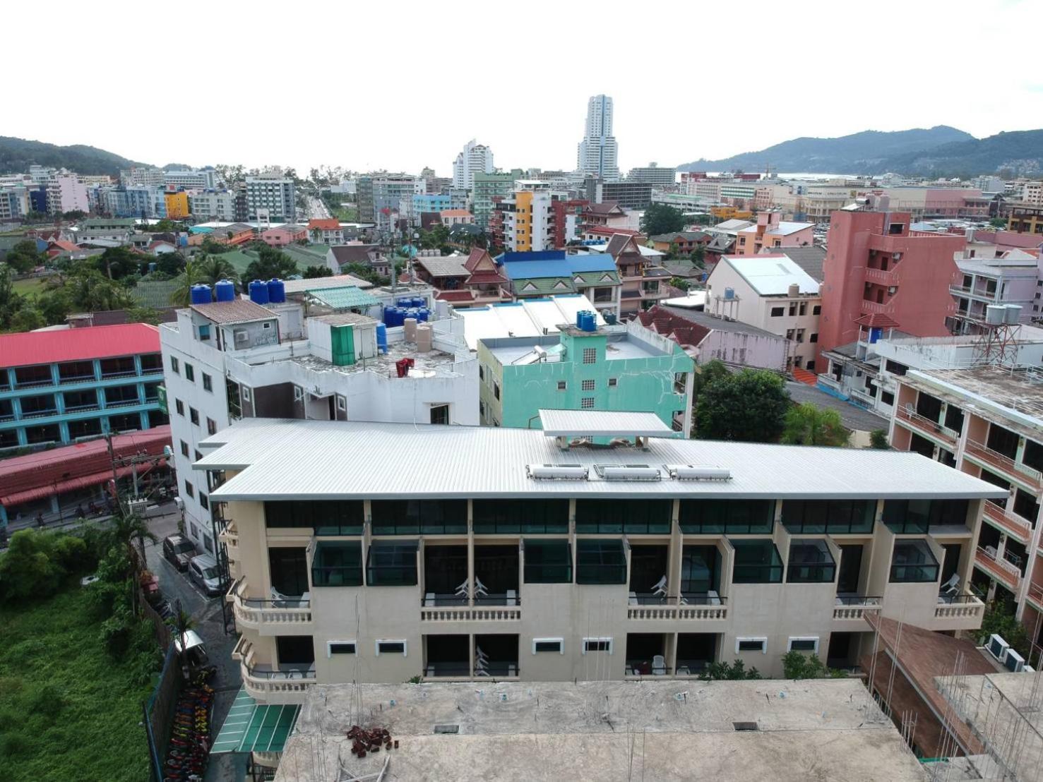 Royal Waves Hotel Patong Extérieur photo