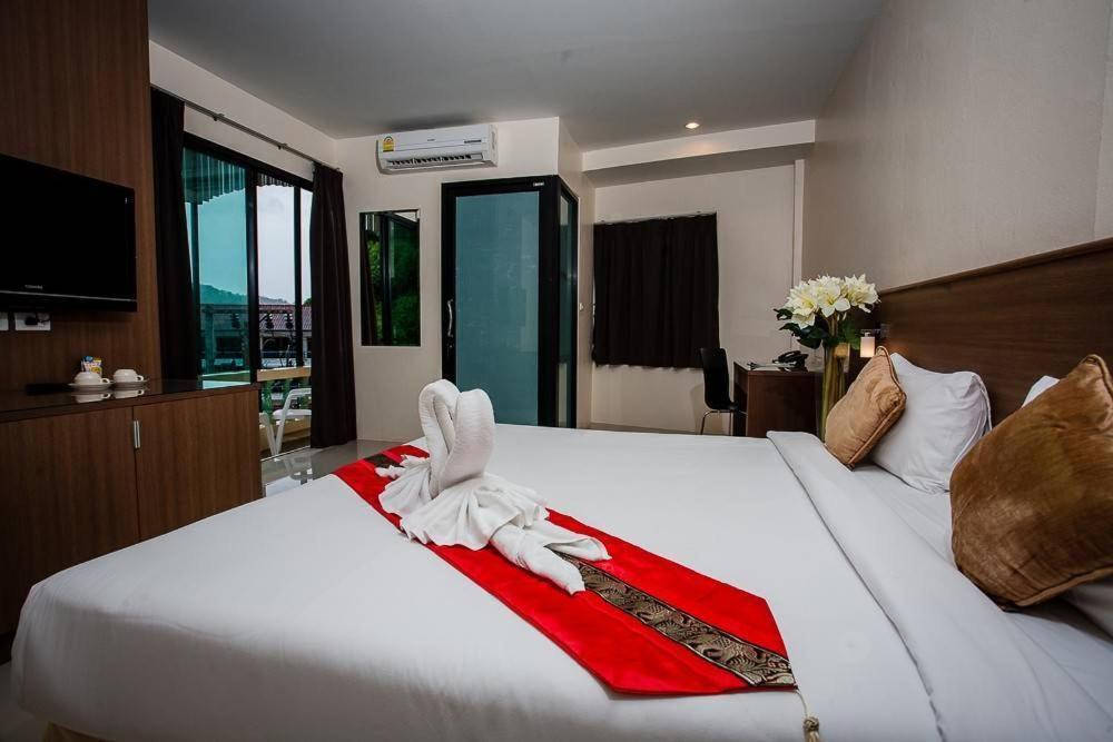 Royal Waves Hotel Patong Extérieur photo