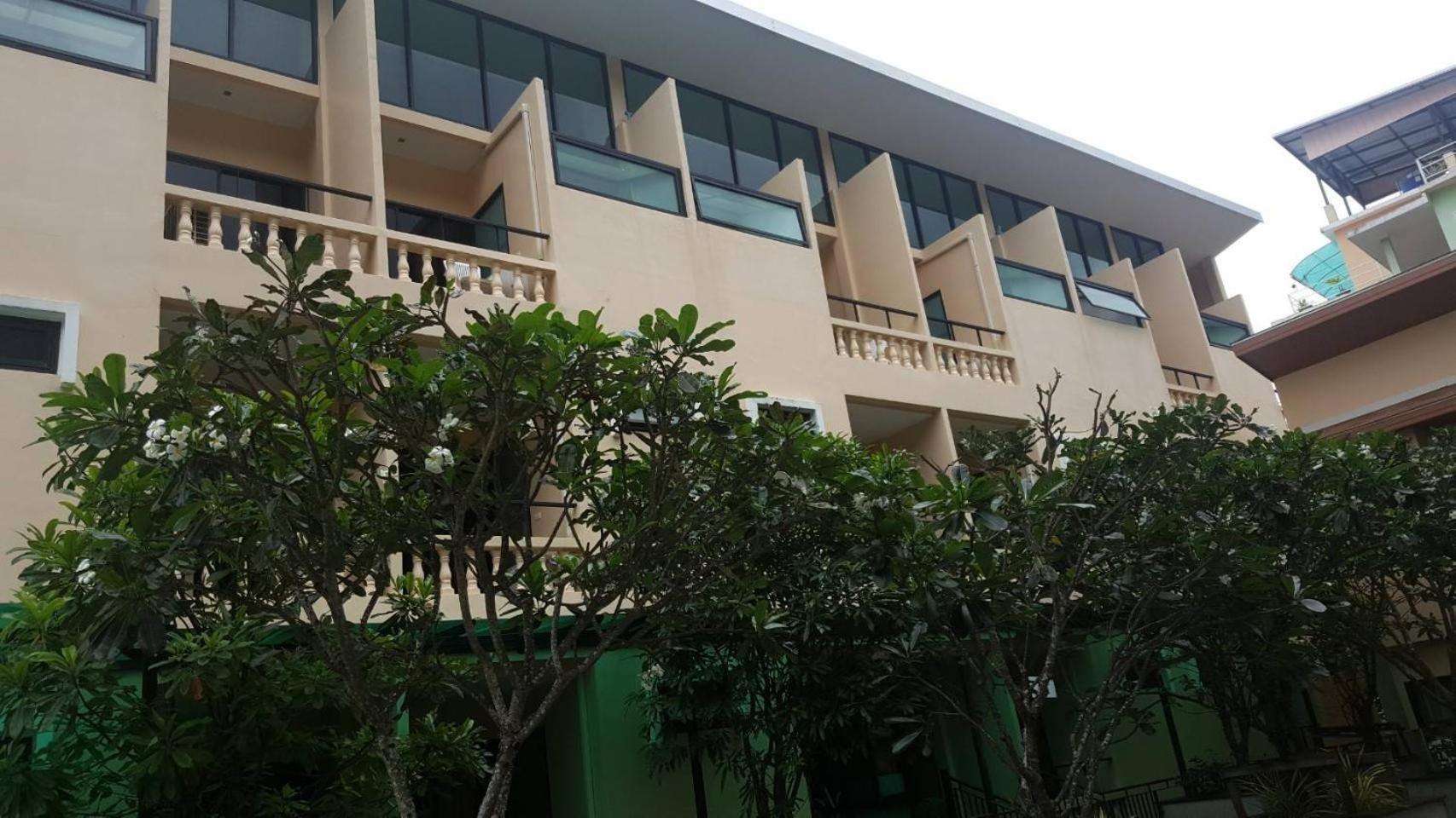 Royal Waves Hotel Patong Extérieur photo